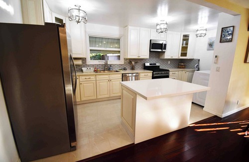 Canoga Park House | Modern 5 Beds 3 Bedrooms 2 Baths House near Mall Costco Walmart Freeway 101, 118