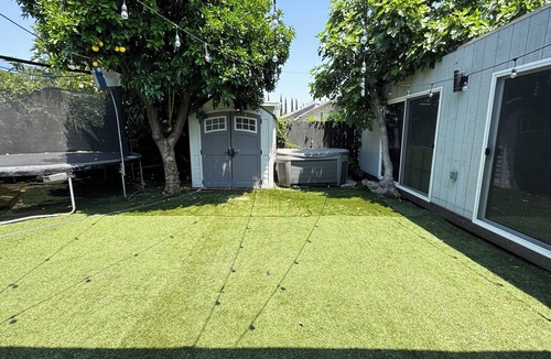 Valley Glen House | Modern 5bdr House with hot tub 7 min from Universal studios