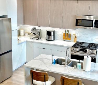 Mid-Wilshire Villa | Modern 5BR Luxury Paradise Villa
