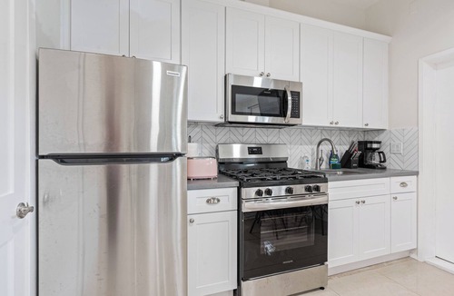 Harbor Gateway North House | Modern ADU in Gardena – Perfect for Relaxing Stays