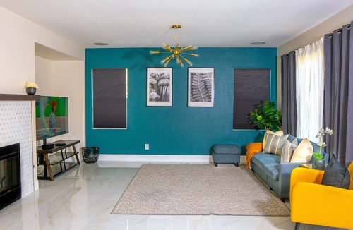 Moreno Valley House | Modern and cozy 5 bedroom/4 bathroom house