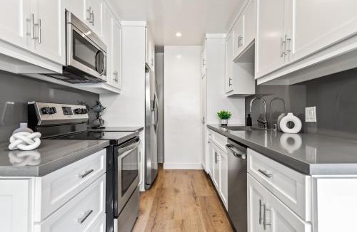 Westwood Apartment | Modern and Spacious 1BR Apt in Prime LA Location!