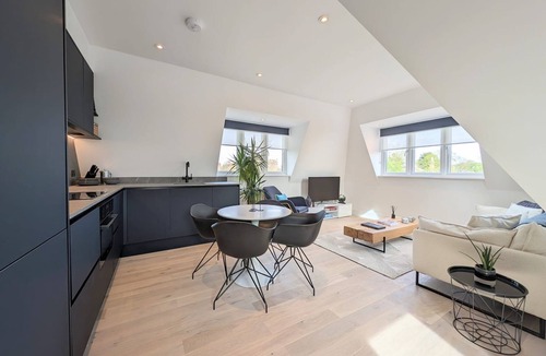 West Finchley Apartment | Modern Apartment in Moss Hall Court