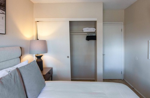 Country Club Apartment | Modern Apartment in Prime Location (ID7444X46)