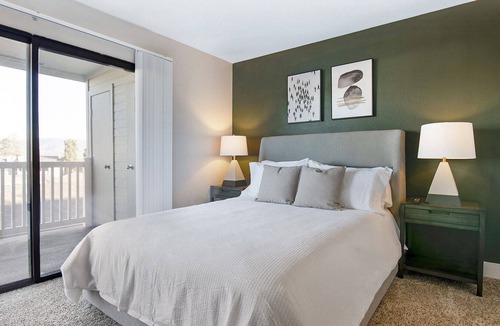 South Redlands Apartment | Modern Apartment in Prime Location (ID8806X71)