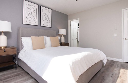 South Redlands Apartment | Modern Apartment in Prime Location (ID8704X95)