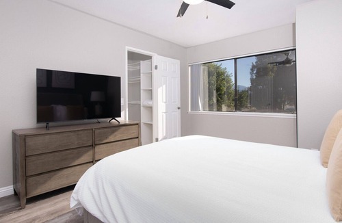 South Redlands Apartment | Modern Apartment in Prime Location (ID8704X95)