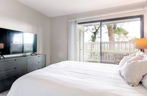 South Redlands Apartment | Modern Apartment in Prime Location (ID9219X12)