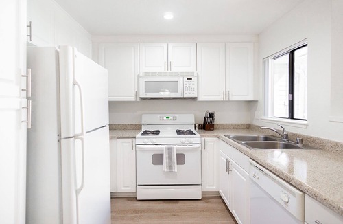 South Redlands Apartment | Modern Apartment in Prime Location (ID1193X079)