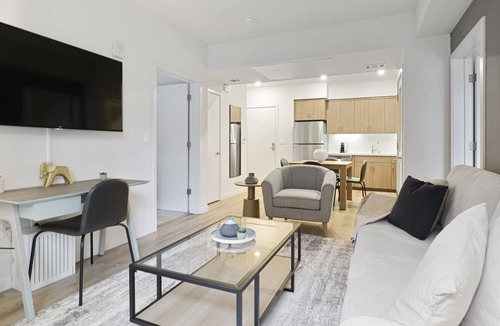 Downtown Oakland Apartment | Modern Apartment in Prime Location (ID7668X57)