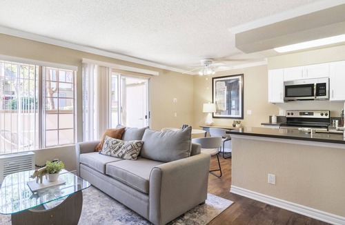 Los Serranos Apartment | Modern Apartment in Prime Location (ID8322X41)