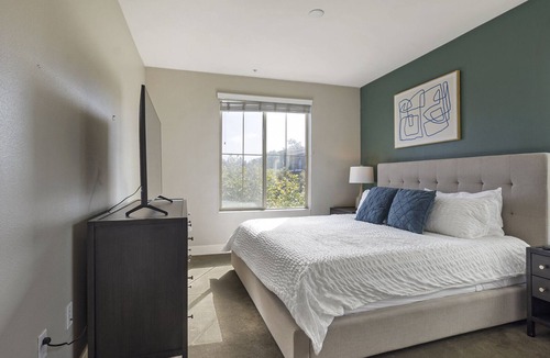 Mission Viejo Apartment | Modern Apartment in Prime Location (ID4415X85)