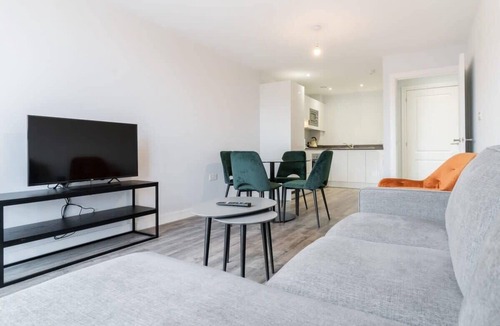 Bordesley Apartment | Modern Apartment with City Views in Birmingham