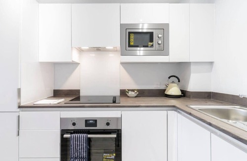 Bordesley Apartment | Modern Apartment with City Views in Birmingham