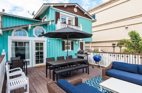 Oxnard Shores House | Modern Beach Front Bungalow