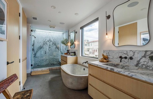 Gas Lamp Section Condo | Modern Beachfront Oasis in Manhattan Beach – Luxury, Comfort, and Style