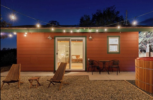 Ahwahnee Cabin | Modern Cabin with Private Jacuzzi - Casa de Manzanita