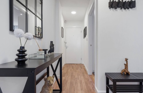 Canary Wharf Apartment | Modern Canary Wharf Apartment - Near Transport