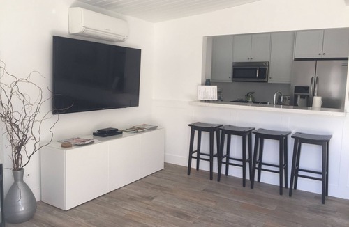 West Newport House | MODERN, CLEAN BEACH HOUSE steps to the sand with AC, Bikes, Parking, Beach Gear
