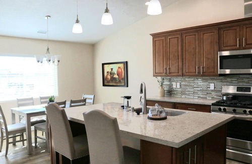 Hesperia House | Modern Comfort, Home Feel-Escape to our hidden gem in Hesperia!