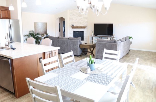 Hesperia House | Modern Comfort, Home Feel-Escape to our hidden gem in Hesperia!