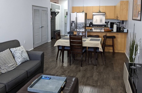Anaheim Colony Historic District Apartment | Modern Condo downtown Anaheim Disneyland