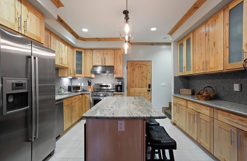 Bear Valley Condo | Modern Condo - EV Charger - SM 301 by Bear Valley Vacation Rentals