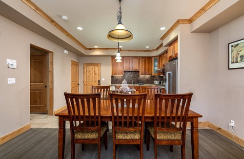 Bear Valley Condo | Modern Condo- Jacuzzi Tub SM #201 by Bear Valley Vacation Rentals