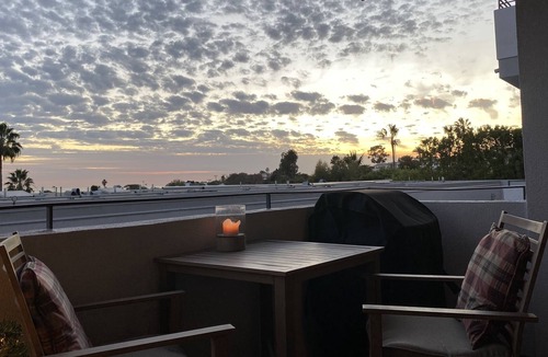Pacific Palisades Condo | Modern Condo with Balcony Ocean Views in Desirable Pacific Palisades