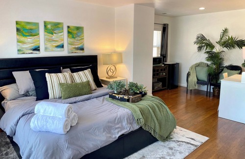 Midway House | Modern cozy comforts 4BR 2.5BA home, 2-car garage, outdoor space, monthly rental