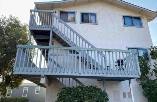 Carpinteria Apartment | Modern & Cozy Gem ~ Walk to the Beach ~ Queen Beds