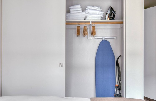 Palms Apartment | Modern Culver City 2BR w/ Gym, Roof & Lounge, nr 405, by Blueground