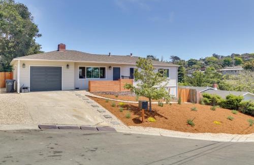 Del Rey Oaks House | Modern Del Rey Oaks Retreat 2 Mi to Monterey Bay!