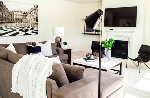 Mira Loma House | Modern Deluxe Family Home near Goose Creek