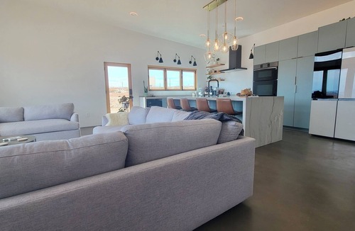 Twentynine Palms House | Modern Desert Roots Retreat Stargazing Nights & Joshua Tree Views, Near Park