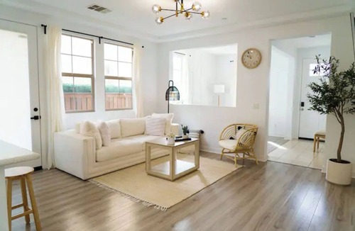 Azusa House | Modern Designer Home w/King Bed - 30 minutes to all the theme parks!