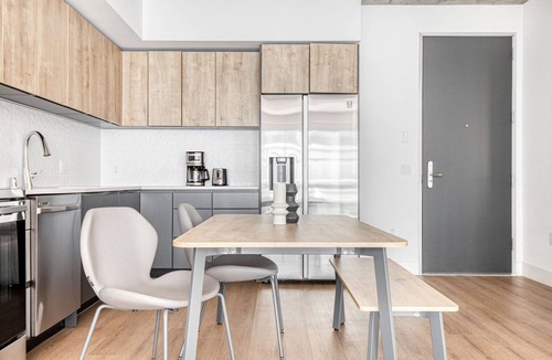 City West Apartment | Modern Downtown 1BR w/Pool, Gym & W/D near Staples Center, by Blueground