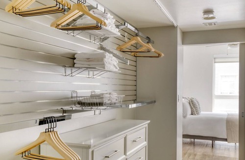 Little Tokyo Apartment | Modern Downtown 2BR w/ Pool, W/D & Gym, near 7th St Metro, by Blueground
