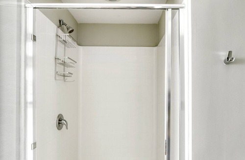 Little Tokyo Apartment | Modern Downtown 2BR w/ Pool, W/D & Gym, near 7th St Metro, by Blueground