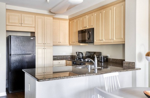 Encino Apartment | Modern Encino 1BR w/W/D, Pool & Gym, nr Ventura Blvd, by Blueground