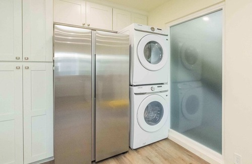 Altadena Apartment | Modern Family Getaway w/Spacious Living Areas #4