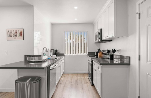 Altadena Apartment | Modern Family Getaway With Spacious Living Areas