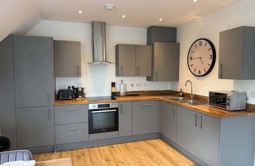 Fontwell Apartment | Modern Flat In Fontwell With 2 Parking Spots