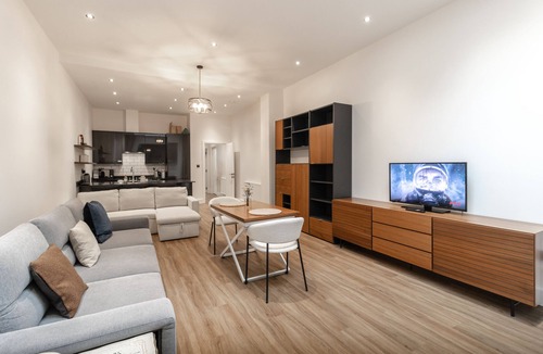 Frognal and Fitzjohns Apartment | Modern Garden Flat London Sleeps 4 with Parking!