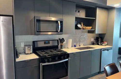 Hollywood Apartment | Modern Gem in Hollywood
