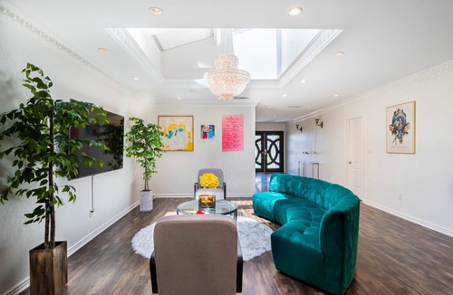 Studio City House | Modern Getaway in the Hills w/heated pool