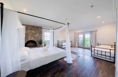 Studio City House | Modern Getaway in the Hills w/heated pool