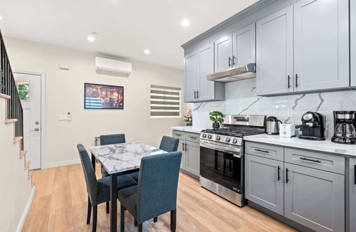Rosemead House | Modern Getaway Near Pasadena & DTLA