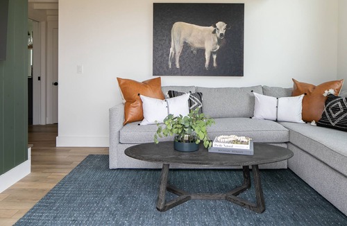 Lompoc House | Modern Guest House on 20 acres of Rural Land in wine country