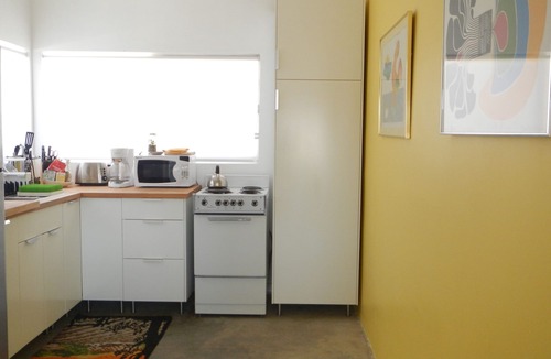 Joshua Tree House | Modern Guest House - Vintage Records, Hot Tub, 4+ Acres, Wifi, EV Charger, Views